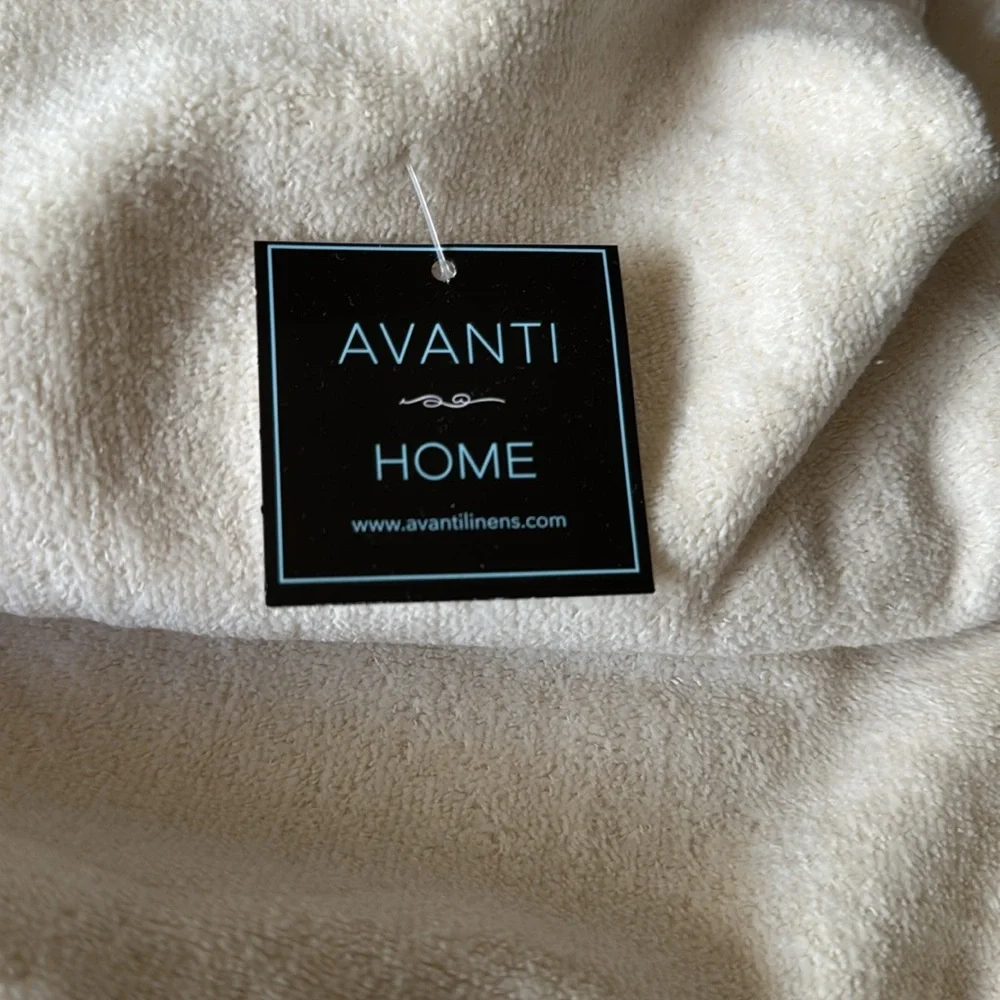 Avanti New With Tags Elegant Cream Butterfly Towels